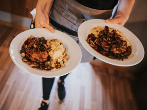 Ze známé olomoucké herny stylový podnik. Restaurace Stodola předvádí, jak má vypadat moderní česká kuchyně