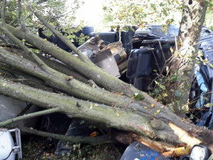 AKTUÁLNĚ: Jedna osoba se zranila při nehodě u Hněvotína, na místě zasahují hasiči