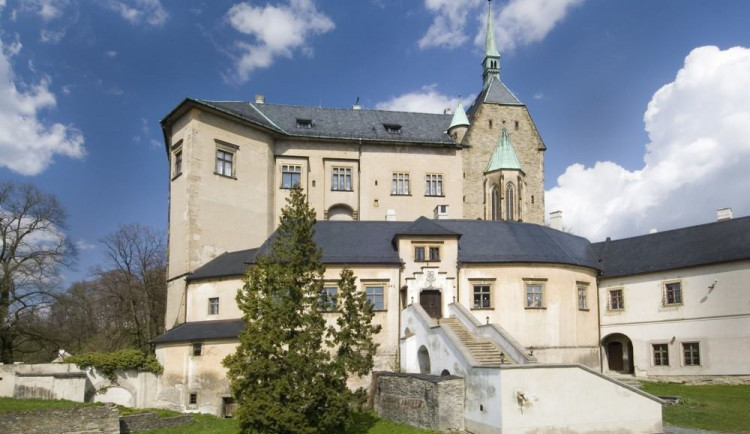 Oprava unikátního souboru kamen na hradě Šternberk se dokončila