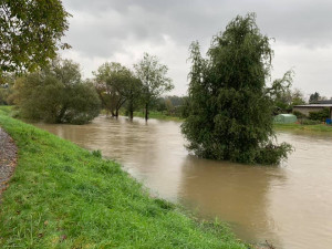 V Olomouckém kraji stále platí dva druhé povodňové stupně. Morava stoupá už jen mírně