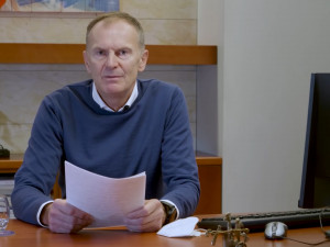 VIDEO: Fakultní nemocnice Olomouc je schopna připravit až 250 lůžek, říká ředitel Havlík