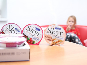 Islandská tradice v českých domovech. SKYR Bohušovické mlékárny zasytí, potěší a osladí vám den. A venku má novou zimní edici!