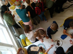 Domácí výuka z obýváku. Jak se z ní nezbláznit?