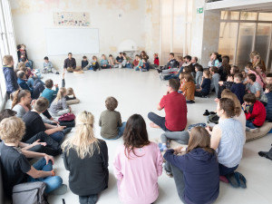 Domácí výuka z obýváku. Jak se z ní nezbláznit?