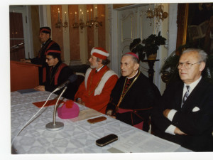 Za přítomnosti četných hostí v arcibiskupském paláci 22. října 1990 rektor Palackého Univerzity prof. Josef Jařab slavnostně přijal Cyrilometodějskou bohosloveckou fakultu do svazku Univerzity Palackého.