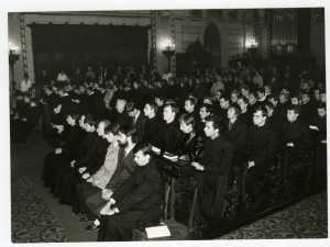 Prvním oficiálním aktem obnovené Cyrilometodějské bohosloveské fakulty byla slavnostní bohoslužba k Duchu Svatému v olomoucké katedrále dne 8. října 1990