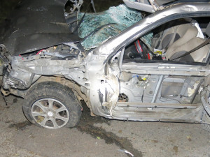 FOTO: Čerstvě dospělý řidič se v zatáčce srazil s traktorem