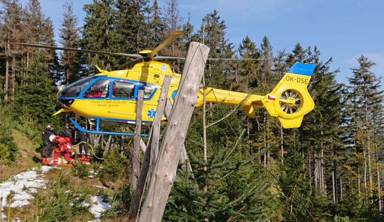 Záchranáři našli v Jeseníkách ztraceného seniora, byl v bezvědomí
