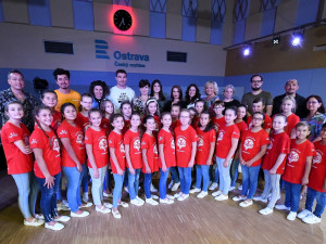 VIDEO: Hokejista Olesz zpíval v charitativní písničce! Nedávno navíc přispěl na vozík Bedříškovi