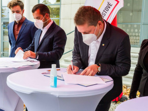 Podepsáno! Olomoucký kraj má novou trojkoalici v čele s hejtmanem Suchánkem