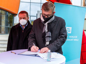 Podepsáno! Olomoucký kraj má novou trojkoalici v čele s hejtmanem Suchánkem