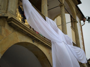 FOTO: Opravu olomoucké radnice dovršilo slavnostní odhalení erbů