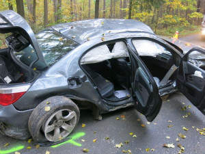 FOTO: Řidič pod vlivem drog nezvládl řízení a zdemoloval své BMW