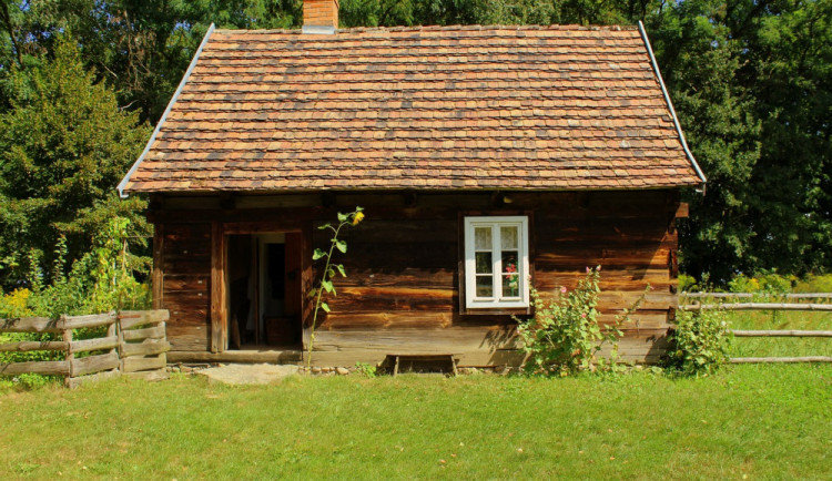 Z chaty ukradl pálenku a zavařeniny, nyní mu hrozí tříleté vězení