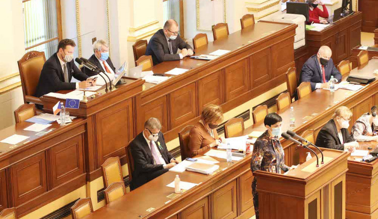 Vláda schválila prodloužení nouzového stavu. Bude platit do 20. listopadu