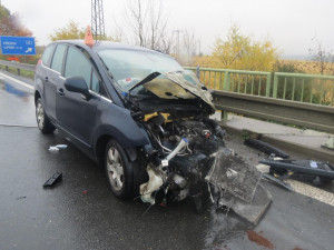 Oba řidiči vyvázli s lehkými zraněními.