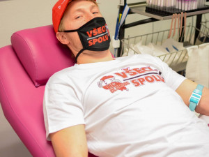 Olomoučtí hokejisté kápli božskou červenou. Své fanoušky vyzývají k darování krve