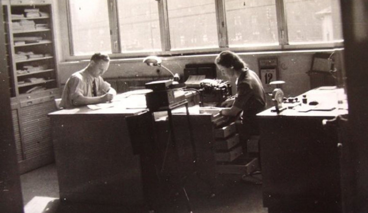 Historické foto společnosti Kazeto.