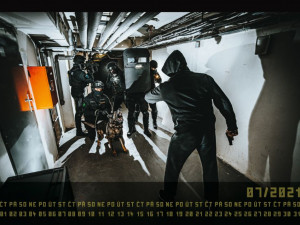 Benefiční kalendář s policejními “drsňáky” podpoří malé bojovníky na hemato-onkologii