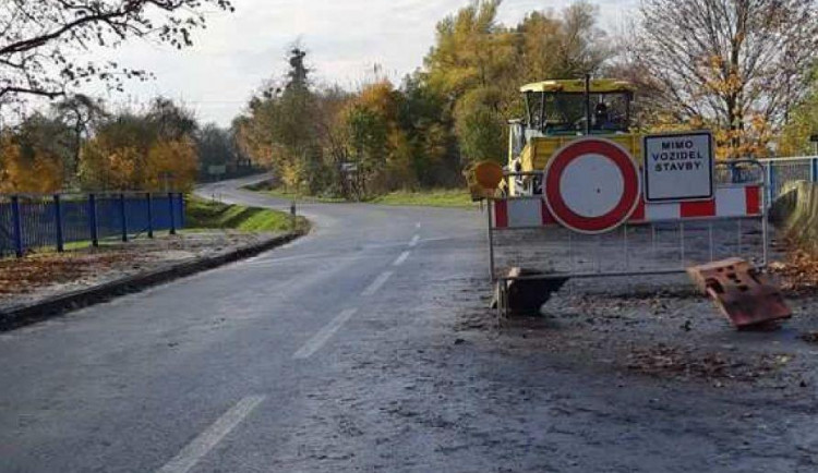 Řidič vjel na silnici i přes obousměrný zákaz.