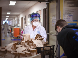 Rozvoz svačinek v rámci projektu DOBRO(TY): svačiny pro hrdiny