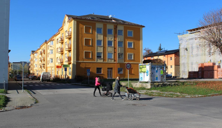 Bývalá kasárna je nyní přestavěna na byty.