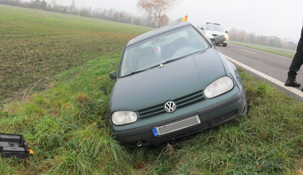 Mladík bez řidičáku boural v kradeném autě, z místa odešel po svých, do cíle se vydal na následně ukradeném kole