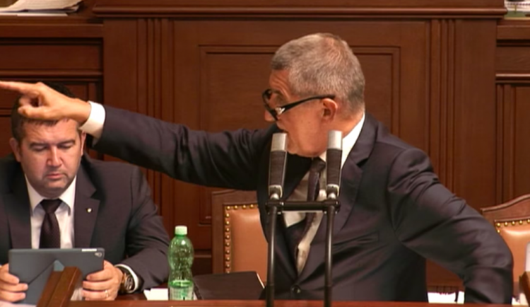 Deza a Bečva? Nechte si změřit IQ, kritizoval Babiš Bláhu. Jste nechutná, řekl Richterové