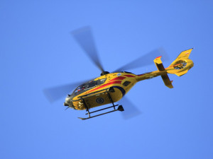 V Uničově vybuchl benzin, pro popáleného muže letěl vrtulník