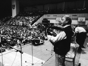 VIDEO A FOTO: Sametová revoluce v Olomouci aneb plné náměstí, papírové krabice a Havel