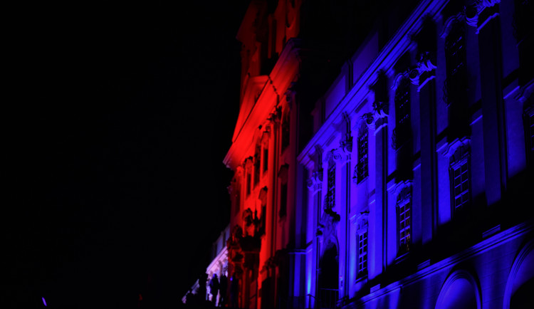 Bazilika na Svatém Kopečku se rozzářila v barvách trikolory