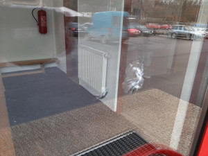 Poničená sportovní hala Šternberk