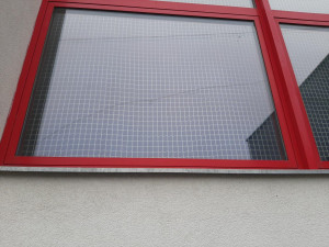 Poničená sportovní hala Šternberk