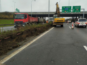 Na dálnici D46 před Olomoucí budou nová svodidla. Omezení potrvá do konce roku