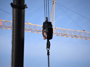 FOTO/VIDEO: Na olomouckém Horním náměstí již stojí vánoční stromeček. Jak se vám líbí?