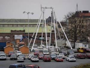 Vánoční ruské kolo na Tržnici se už staví
