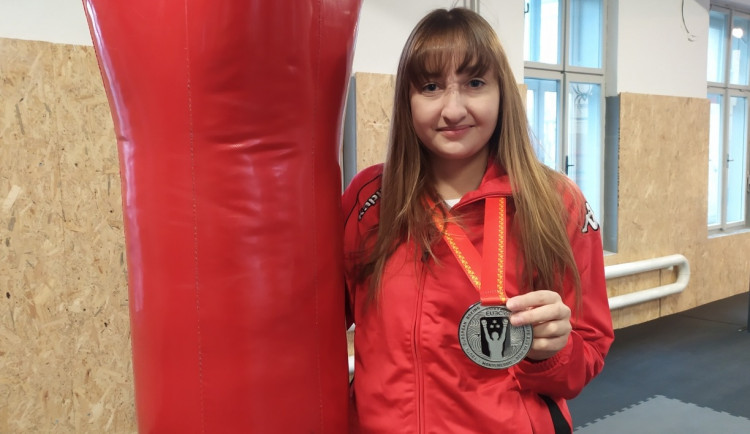 Tátovi jsem říkala, že mu na ME kašlu, tvrdí olomoucká boxerka Tótová. Pak přivezla stříbro