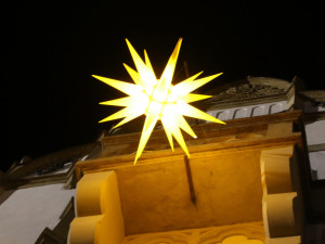 FOTO/VIDEO: Na olomouckém Horním náměstí se rozsvítil vánoční stromeček. Dostal jméno Naděje