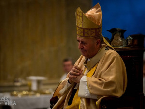 Olomoucký arcibiskup Graubner byl s koronavirem převezen do nemocnice