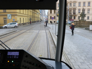 Na opravenou trať v centru Olomouce se v sobotu vrátily tramvaje