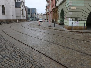 Na opravenou trať v centru Olomouce se v sobotu vrátily tramvaje