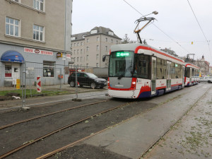Na opravenou trať v centru Olomouce se v sobotu vrátily tramvaje