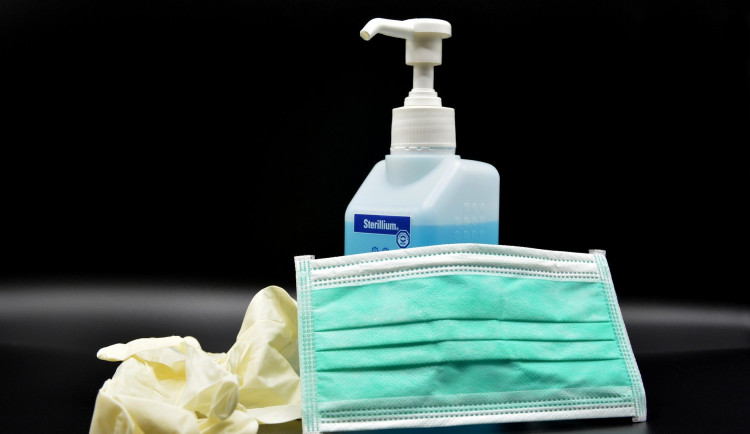 Stoupl počet nově nakažených. Index PES je nad hranicí 4. stupně