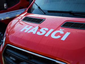 Dobrovolní hasiči mají dva nové vozy. Dostaly jméno Kačenka a Sylvinka