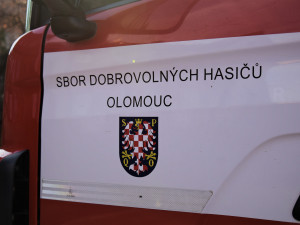 Dobrovolní hasiči mají dva nové vozy. Dostaly jméno Kačenka a Sylvinka