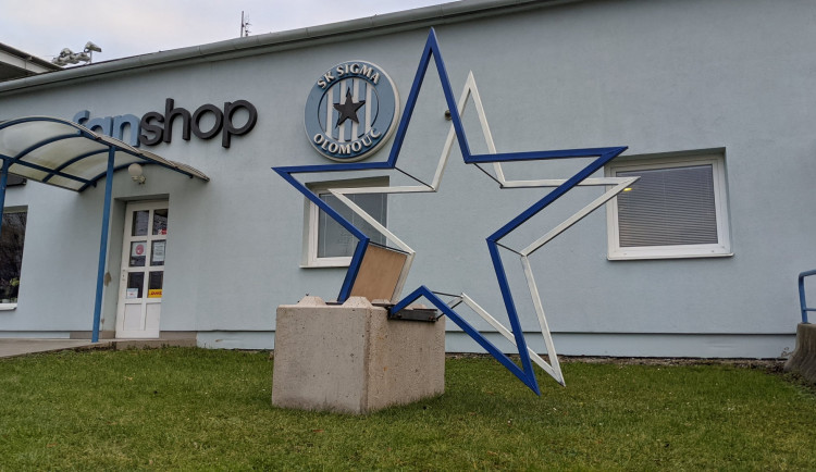 Čtvrtá hvězda u Androva stadionu