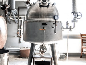 Tradice ožila. Těšetická palírna TŌSH vzkřísila výrobu první československé whisky