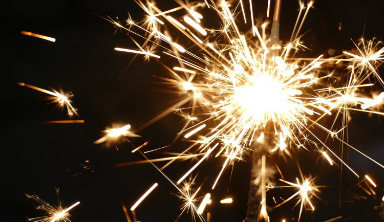 Zákaz nočního vycházení bude platit i  na Silvestra. Půlnoční mše o Vánocích bude povolená