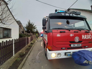 V Bohuslavicích na Šumpersku hořel dům. Hasiči z něj vytáhli popáleného muže