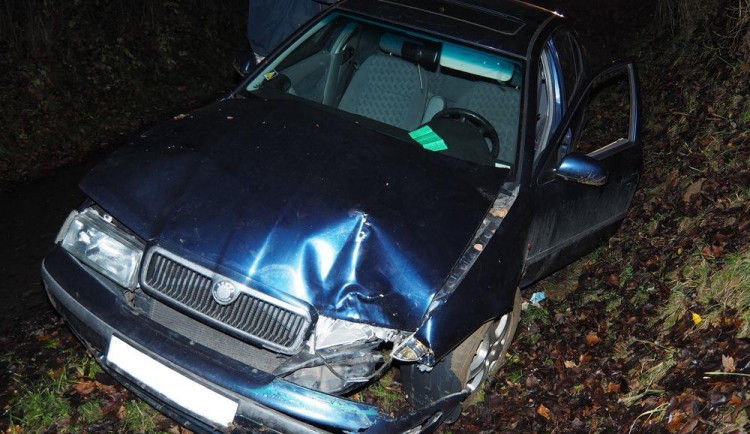 Řidič nedbal svého stavu ani stavu vozovky